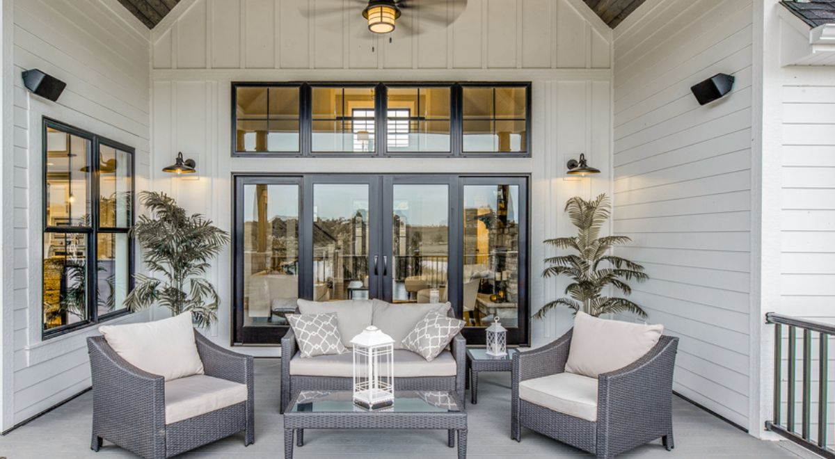 Smart Home Decoration with Technology: घर की सजावट का नया अंदाज़